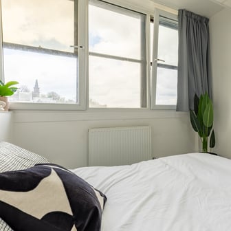 Silver En Suite City View - Image 1